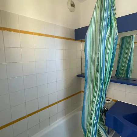2 Pieces Avec Grande Terrasse Et Piscine - Saint-raphael - Fr-1-504-604 Apartment